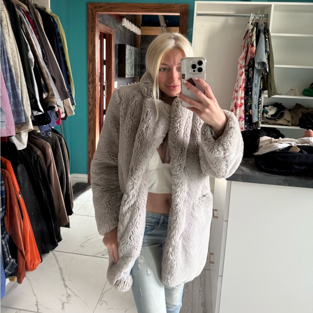 Apparis elegant Gray Faux Fur Coat